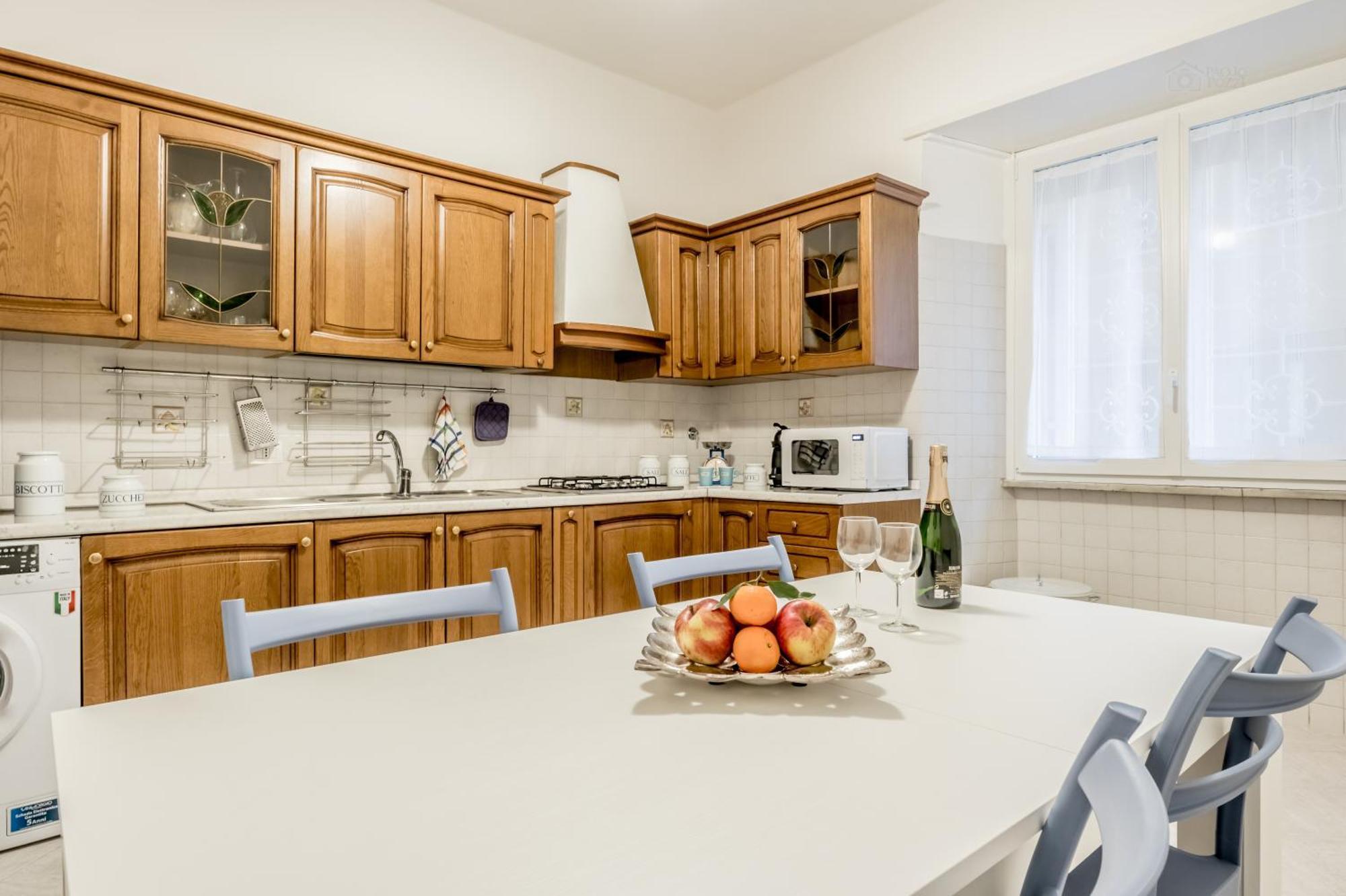 Piazza Vescovio Spazioso Trilocale โรม ภายนอก รูปภาพ